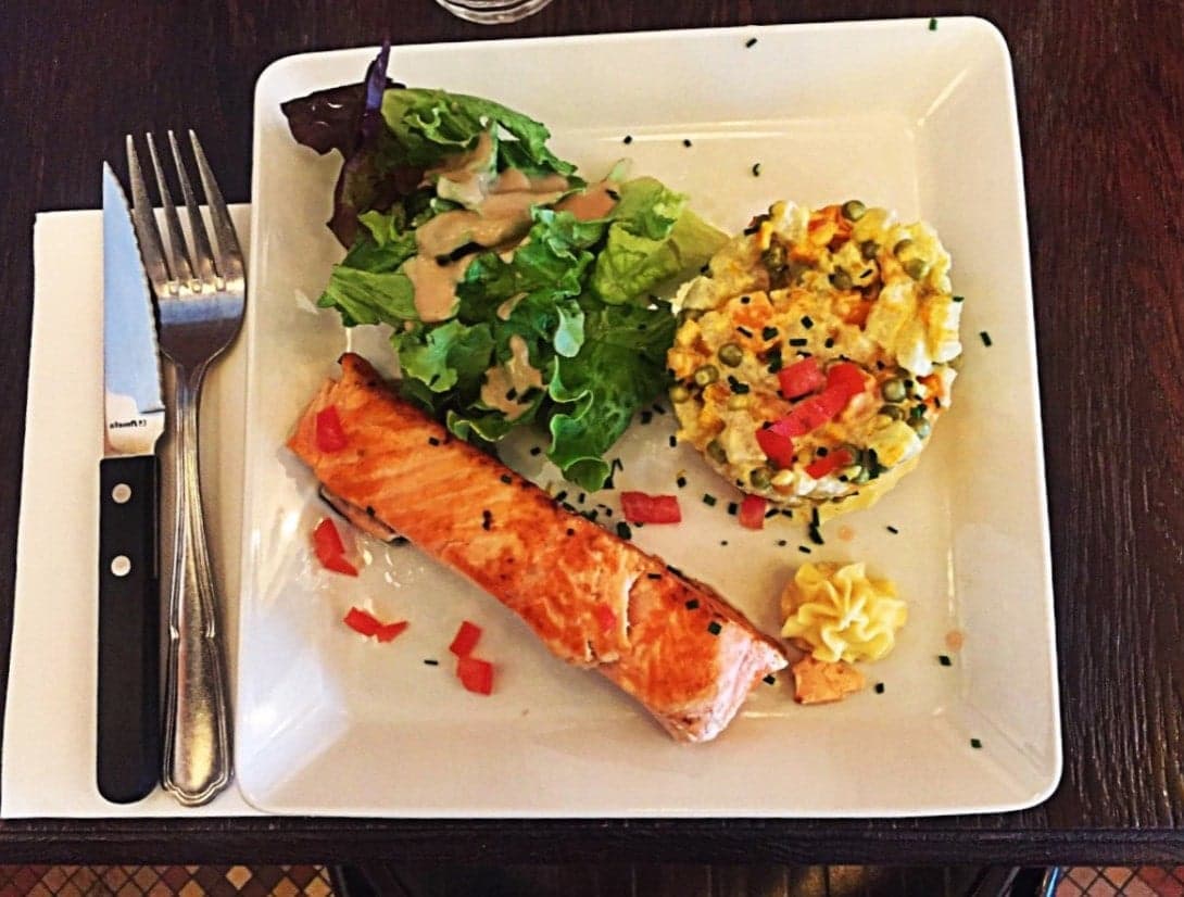Assiette de saumon au Village d'Auteuil